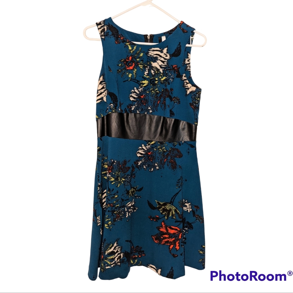 Kensie blue floral sleeveless dress, exposed zipper, faux leather waistband sz M